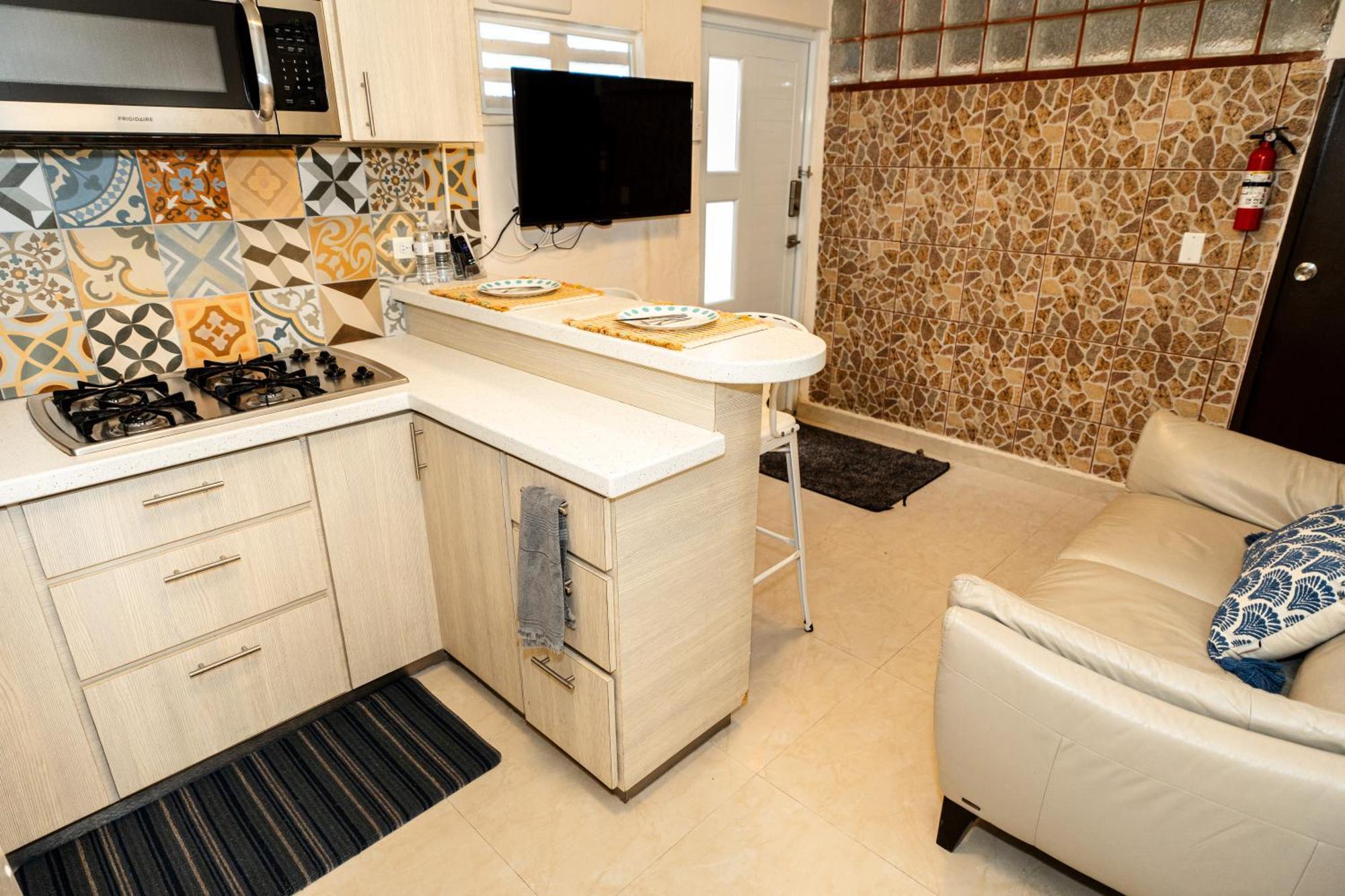 Compact Haven With Private Entrance And Free Parking And Laundry Apartman Ponce Kültér fotó